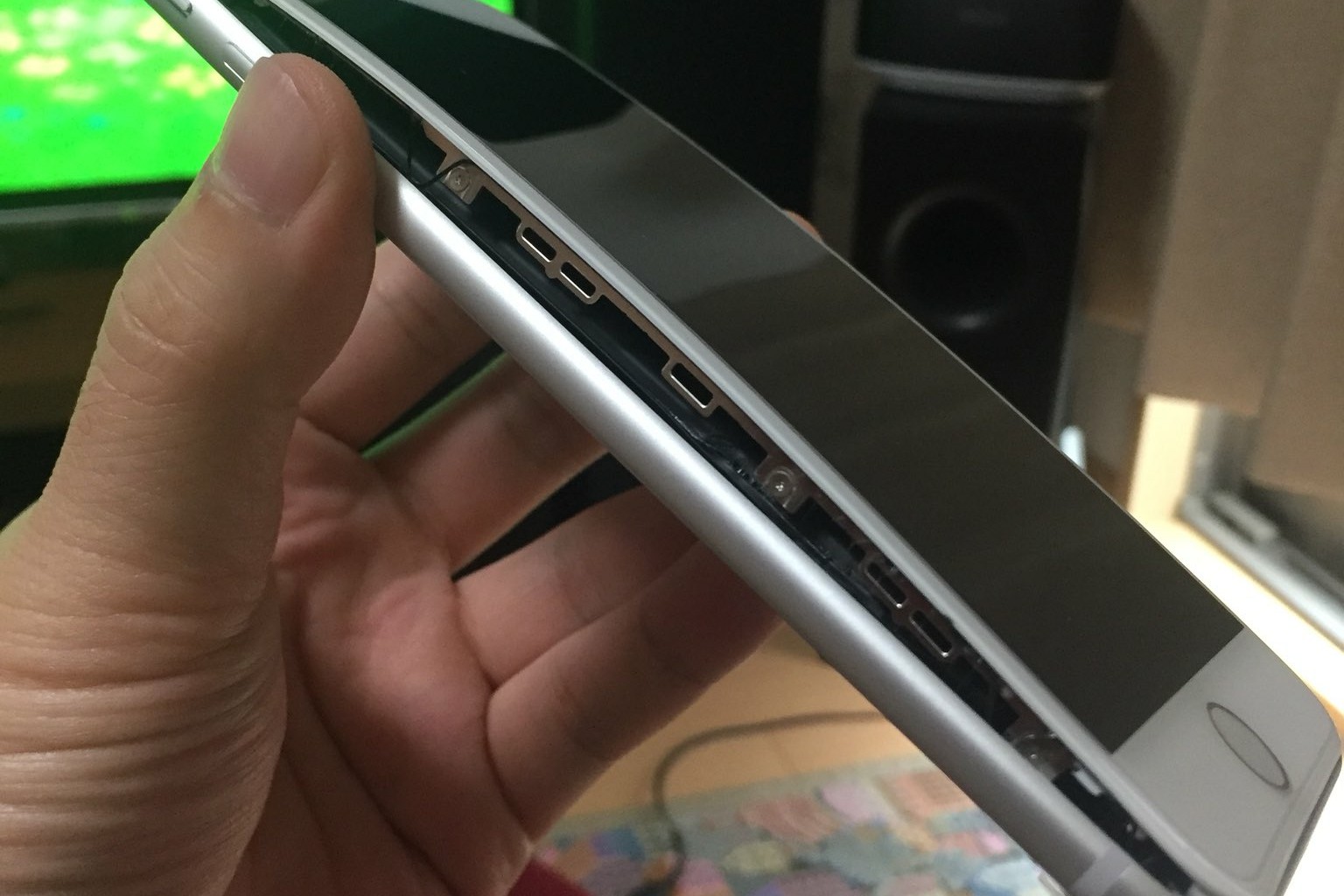 iPhone 8 splitting open